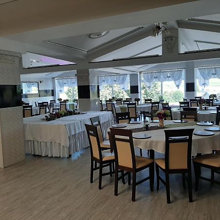 Restaurant And Pension Stenly Spissky Stvrtok エクステリア 写真
