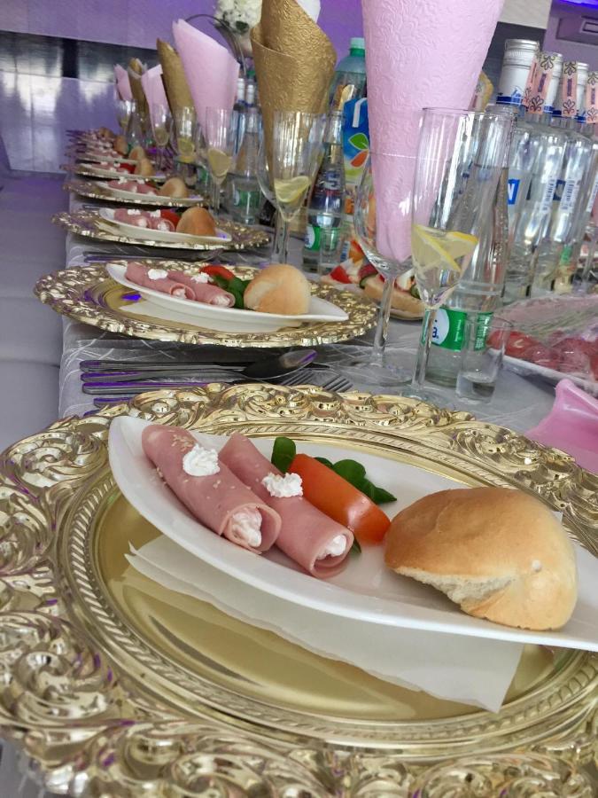 Restaurant And Pension Stenly Spissky Stvrtok エクステリア 写真