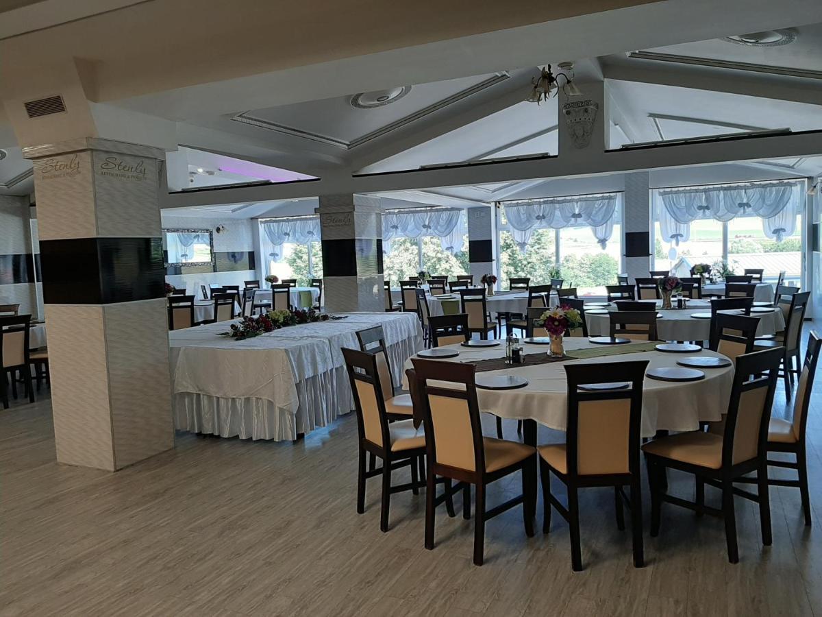 Restaurant And Pension Stenly Spissky Stvrtok エクステリア 写真