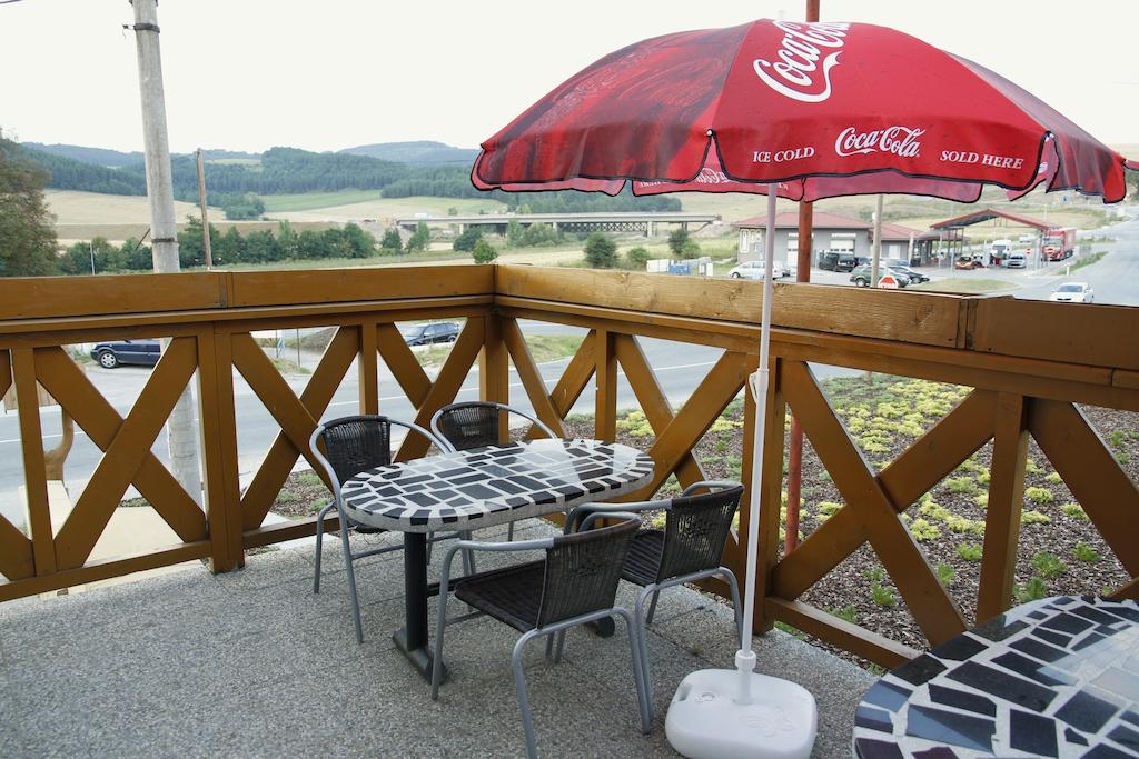 Restaurant And Pension Stenly Spissky Stvrtok エクステリア 写真